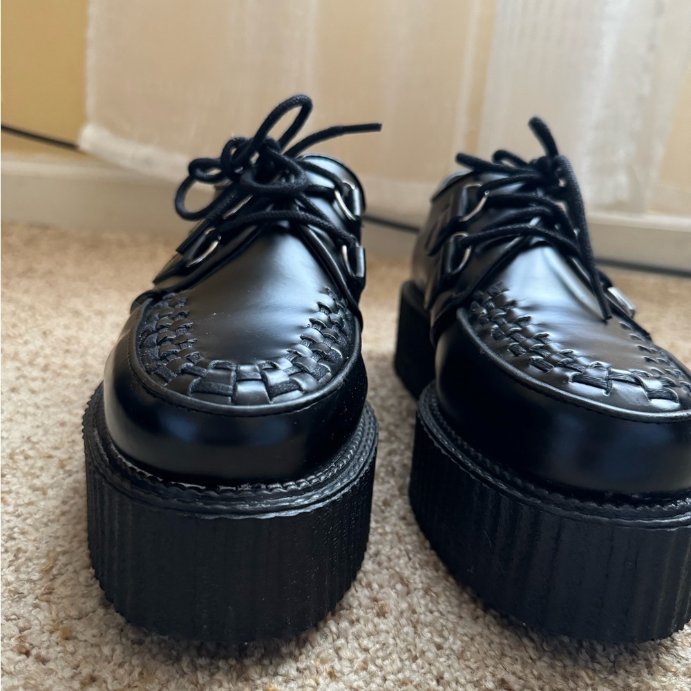 Demonia low top Platform Lace-Up Shoes